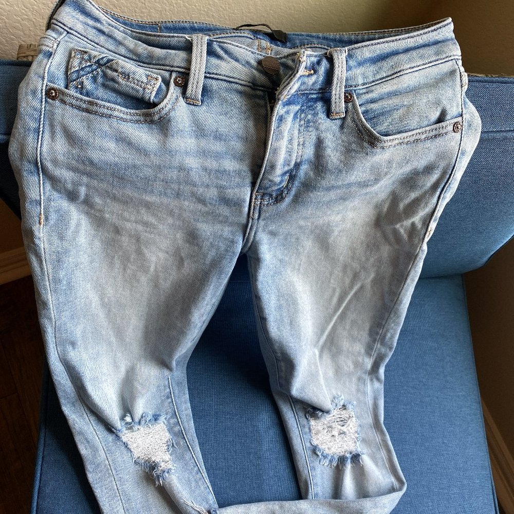 distress jeans